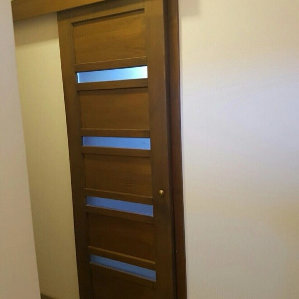 Beltéri fa tolóajtó.